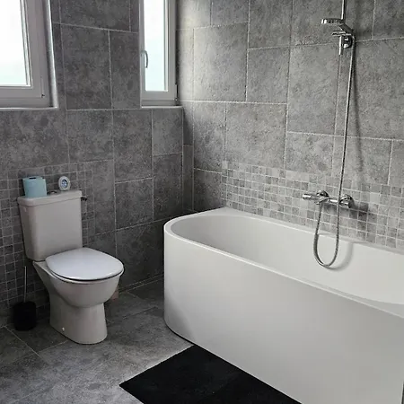 Maison Spacieuse 8 Personnes à *